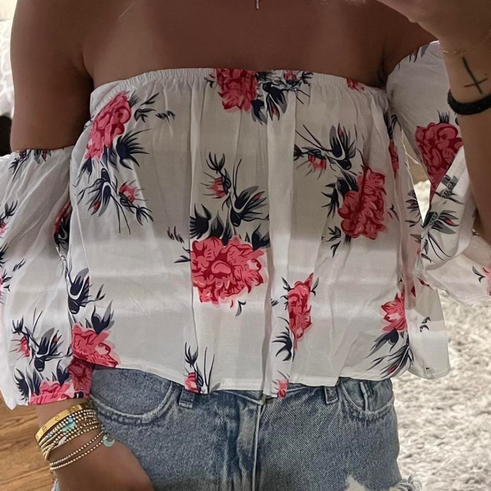 Solaris Style boutique off the shoulder cropped top